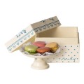 Macarons y chocolate caliente