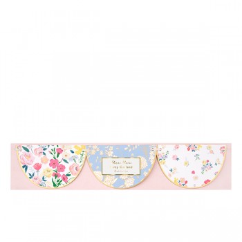 English Garden Scallop Garland 2