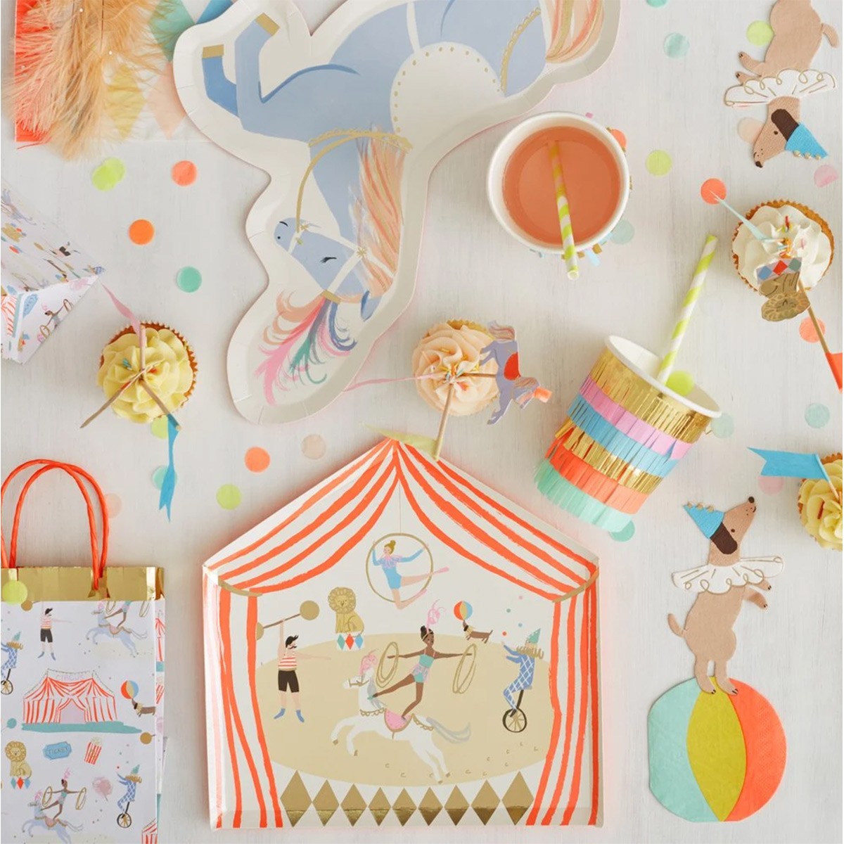 Meri Meri Rainbow Twisty Fringe Garland Backdrop  Party Supplies – Annie's  Blue Ribbon General Store