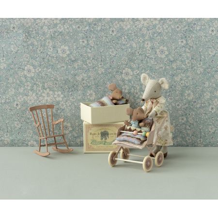 Sleepy/wakey Baby Mouse in Matchbox - Pink (8cm)