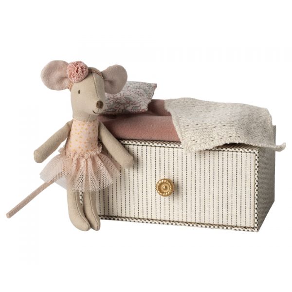 Dancing Mouse in daybed - Little Sister (11cm)