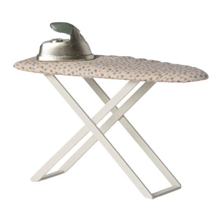 Iron and ironing board for mouse (H7.5cm)