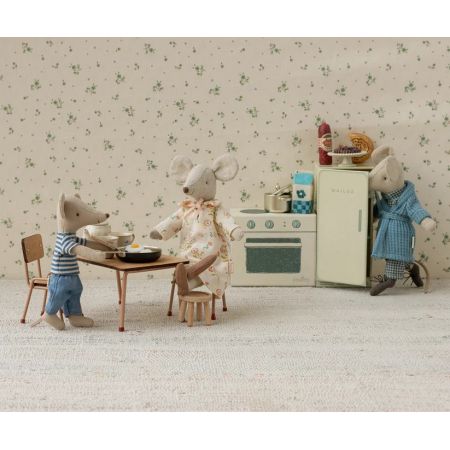 Chair, Mouse - Coral