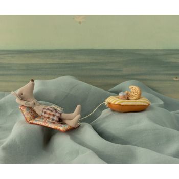 Beach mouse with air mattress, Dad - Flower 2