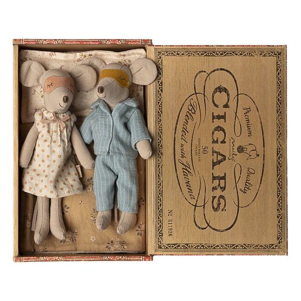 Mum & Dad Mice in Cigar Box (15cm)