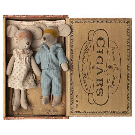 Mum & Dad Mice in Cigar Box (15cm)