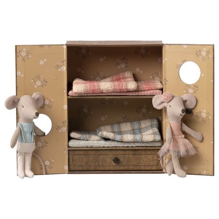 Ballet mice in Dance studio, Little sister and brother
