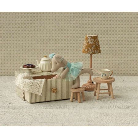 Dancing Mouse in daybed - Little Sister (11cm)