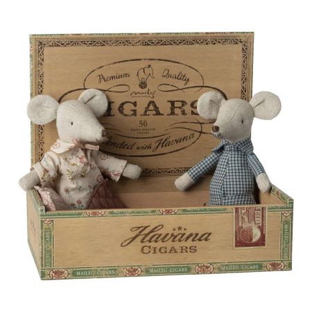 Grandma & Grandpa mice in matchbox (15cm)
