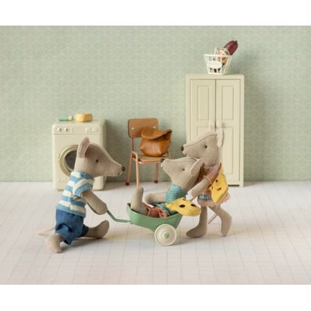 Mouse with Backpack · Magnet - Big Brother (13cm)