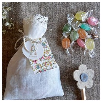Customized linen candy favor bag. Flowers 2